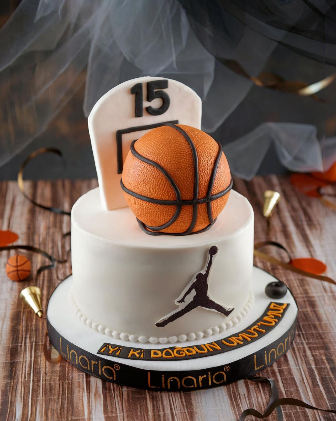 Basketbol Yıldızı Doğum Günü Pastası