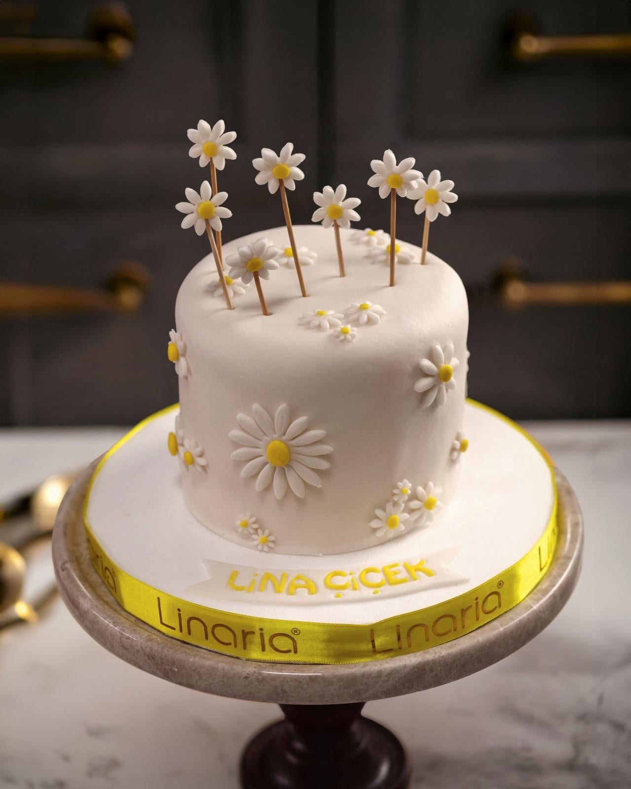 Kır Çiçeği Doğum Günü Pastası