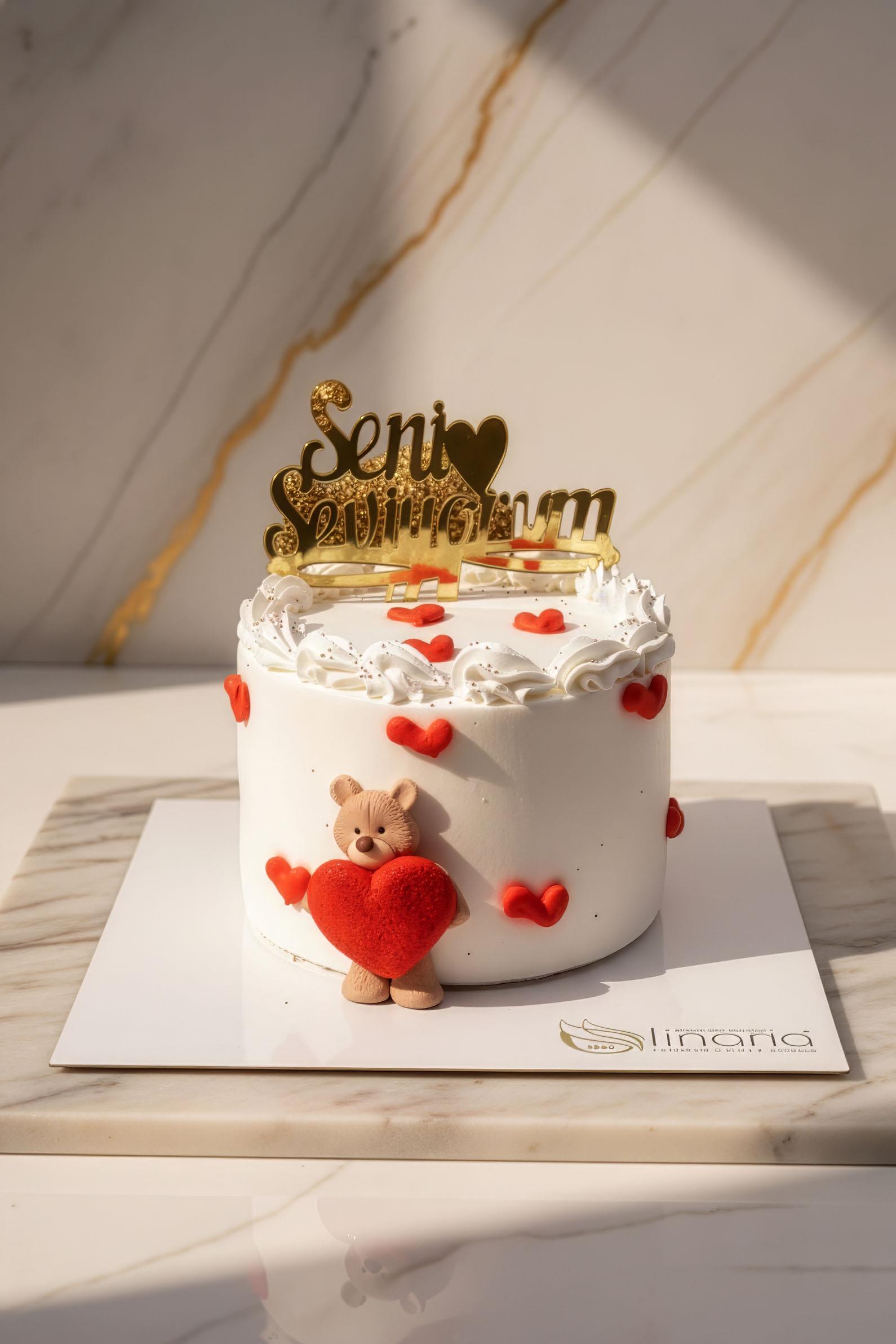 Sevimli Ayıcık ve Kalp Esintisi Butik Pasta