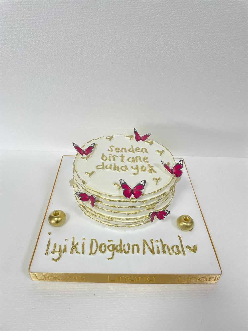 Yazılı Kelebekli Pasta