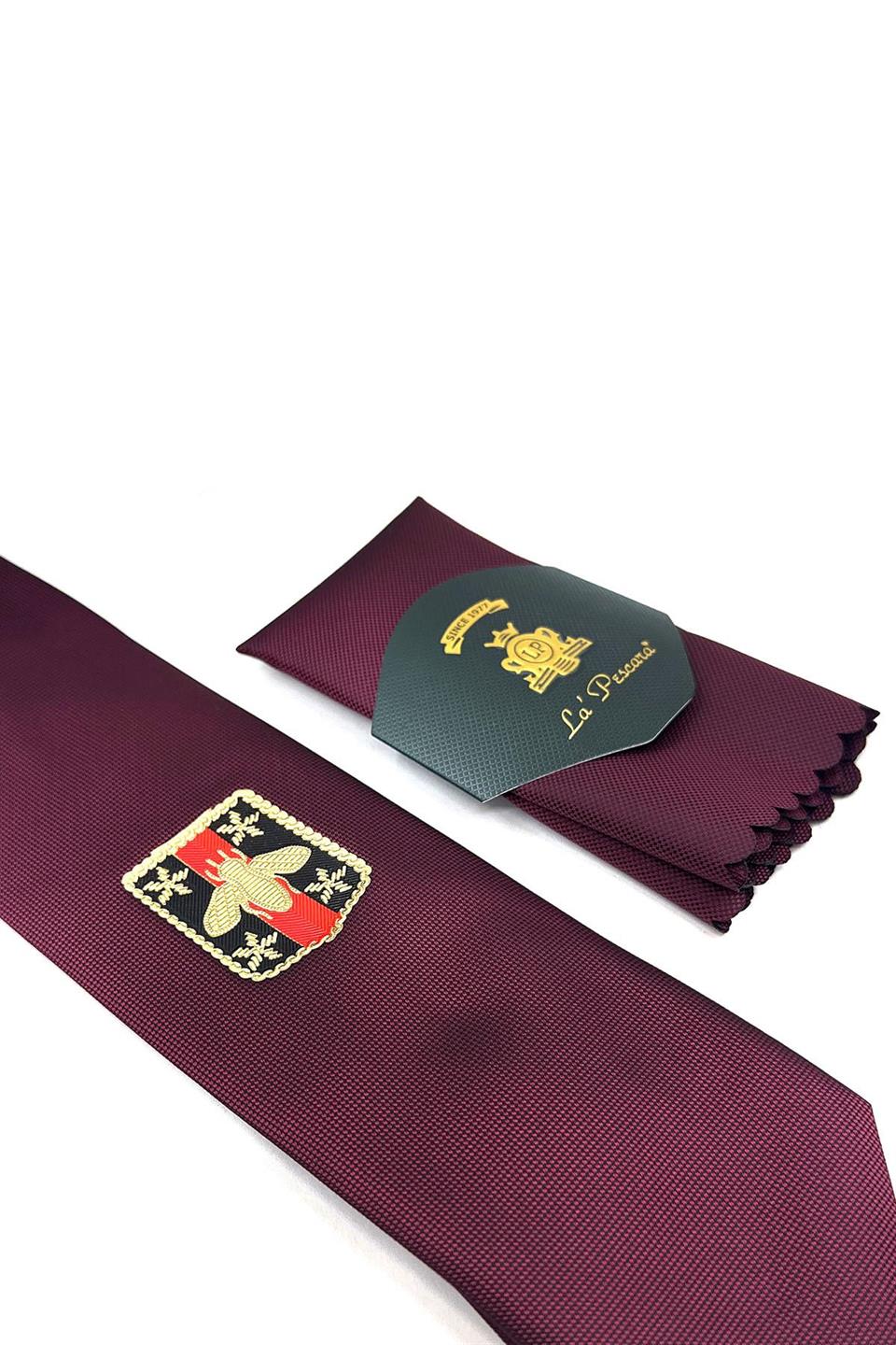 Bordo Düz Sinek Arma Baskılı Kravat KK11684