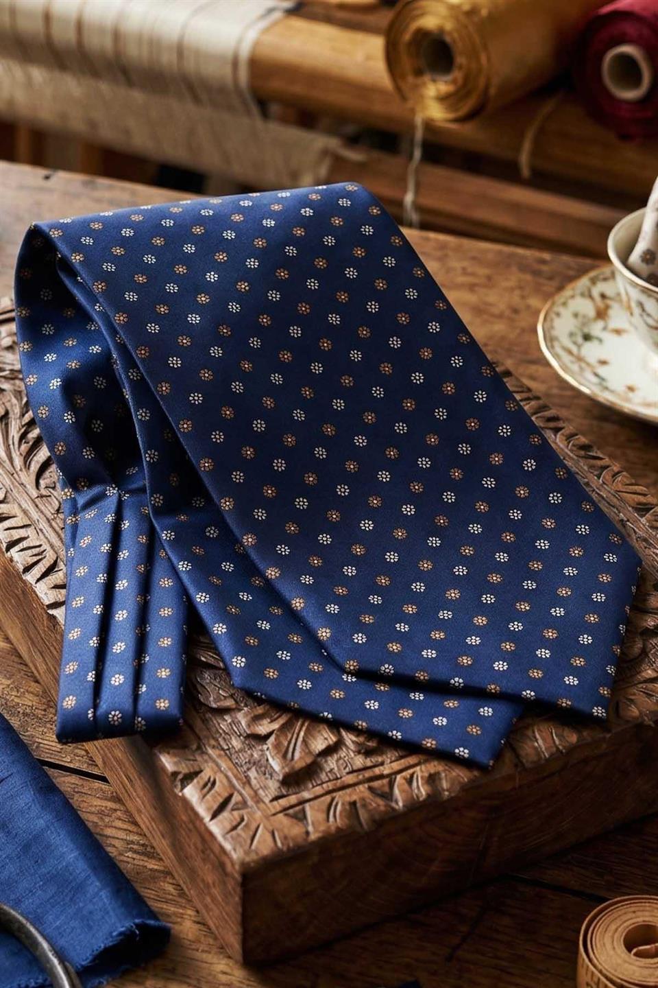 Çiçek Desen Lacivert İtalyan İpek Ascot Kravat SAC10