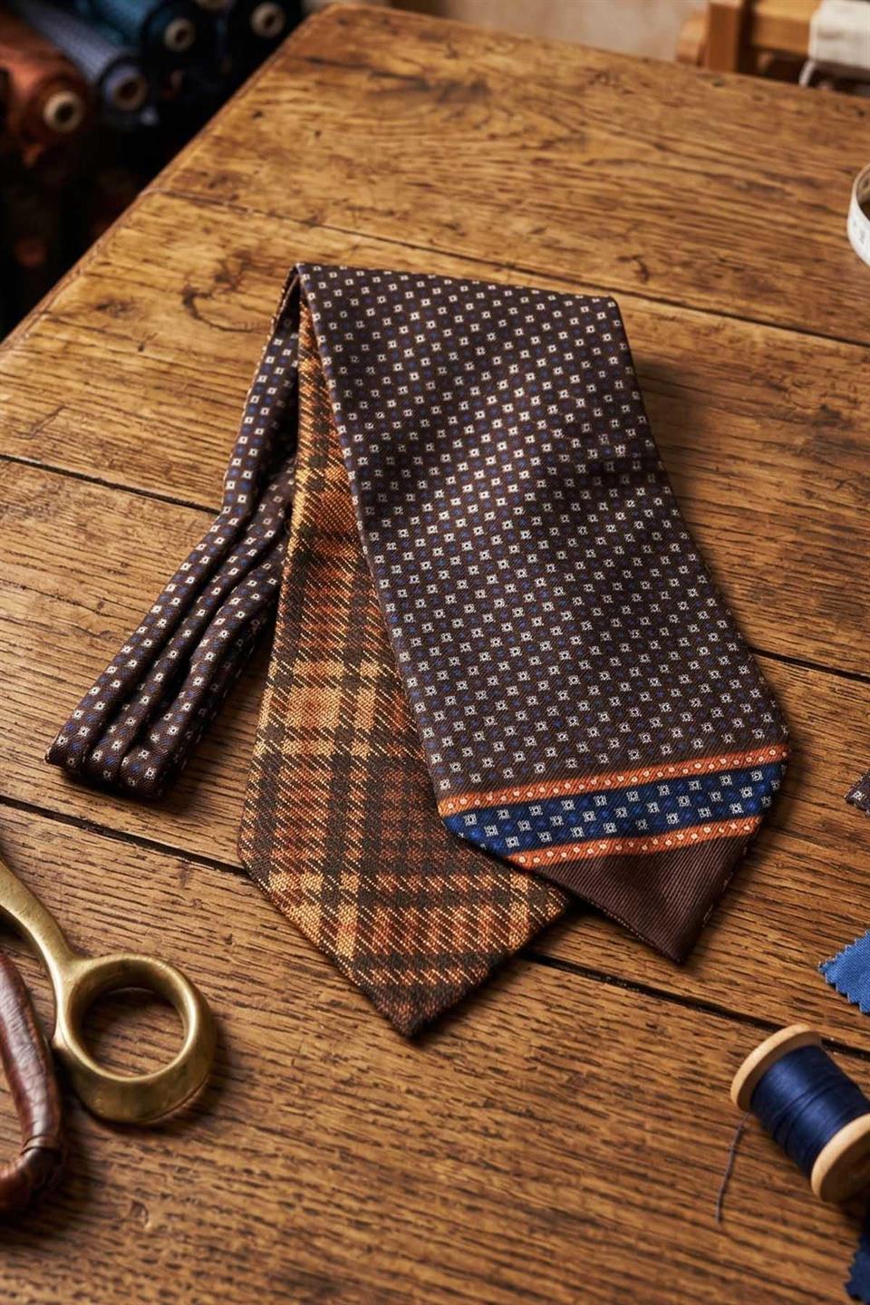 Çift Taraflı Kare - Ekose Desen Kahverengi İtalyan İpek Ascot Kravat SAC29