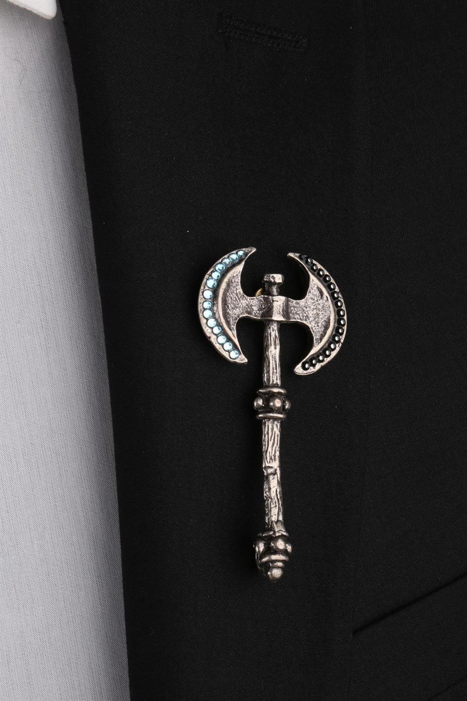 Gümüş Renk Balta Yaka İğnesi YI258