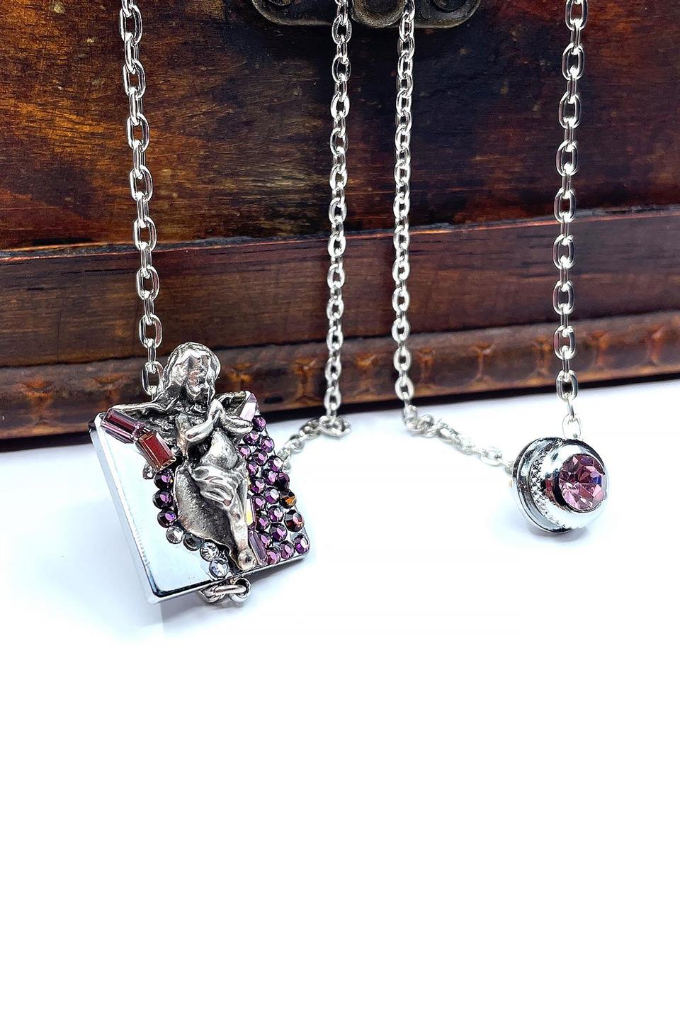 Gümüş Renk Kız Motif Lila Taşlı Ceket Yaka İğnesi YI377