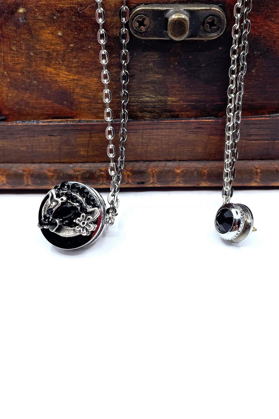 Gümüş Renk Siyah Taşlı Zincirli Ceket Yaka İğnesi YI378