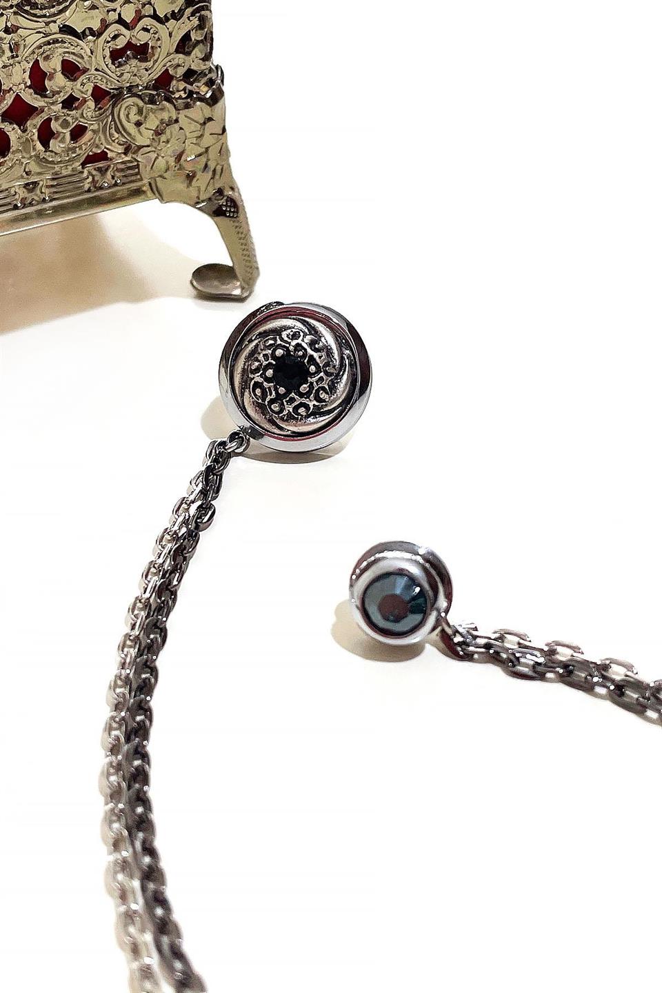 Gümüş Renk Siyah Taşlı Zincirli Ceket Yaka İğnesi YI385