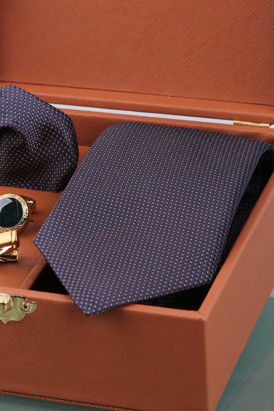 Kahve Erkek Hediye Kutusu - Mendilli Kravat Kol Düğmesi Kravat İğnesi KMK82