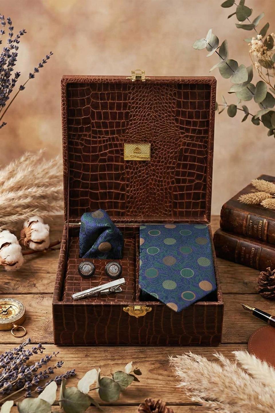 Kahverengi Erkek Hediye Kutusu - Mendilli Kravat Kol Düğmesi Kravat İğnesi KMK111