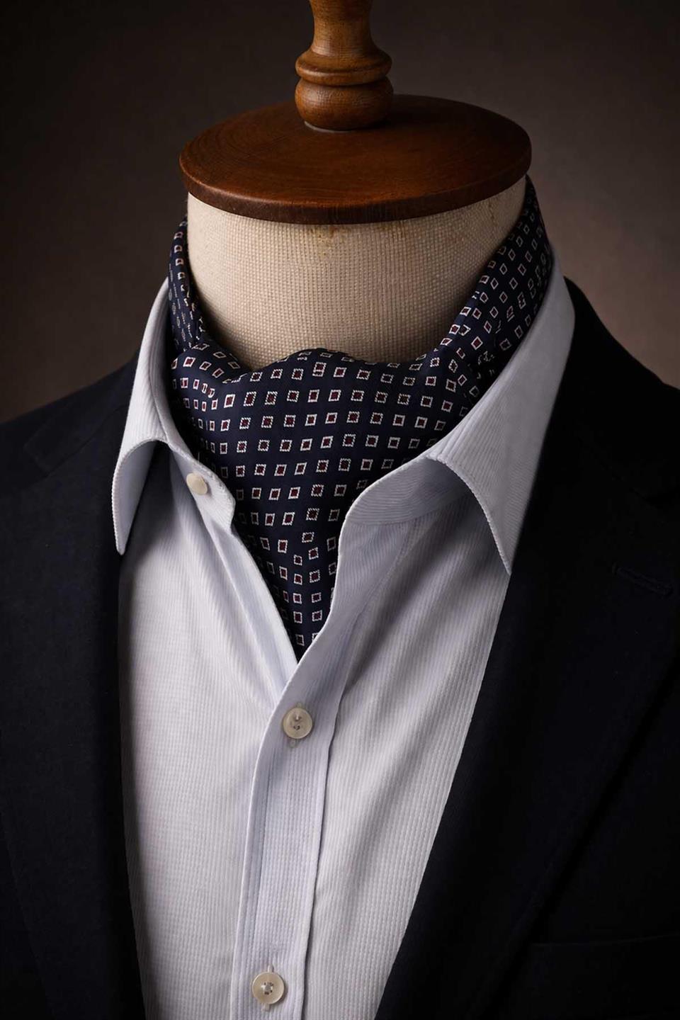 Kare Desen Lacivert İtalyan İpek Ascot Kravat SAC25