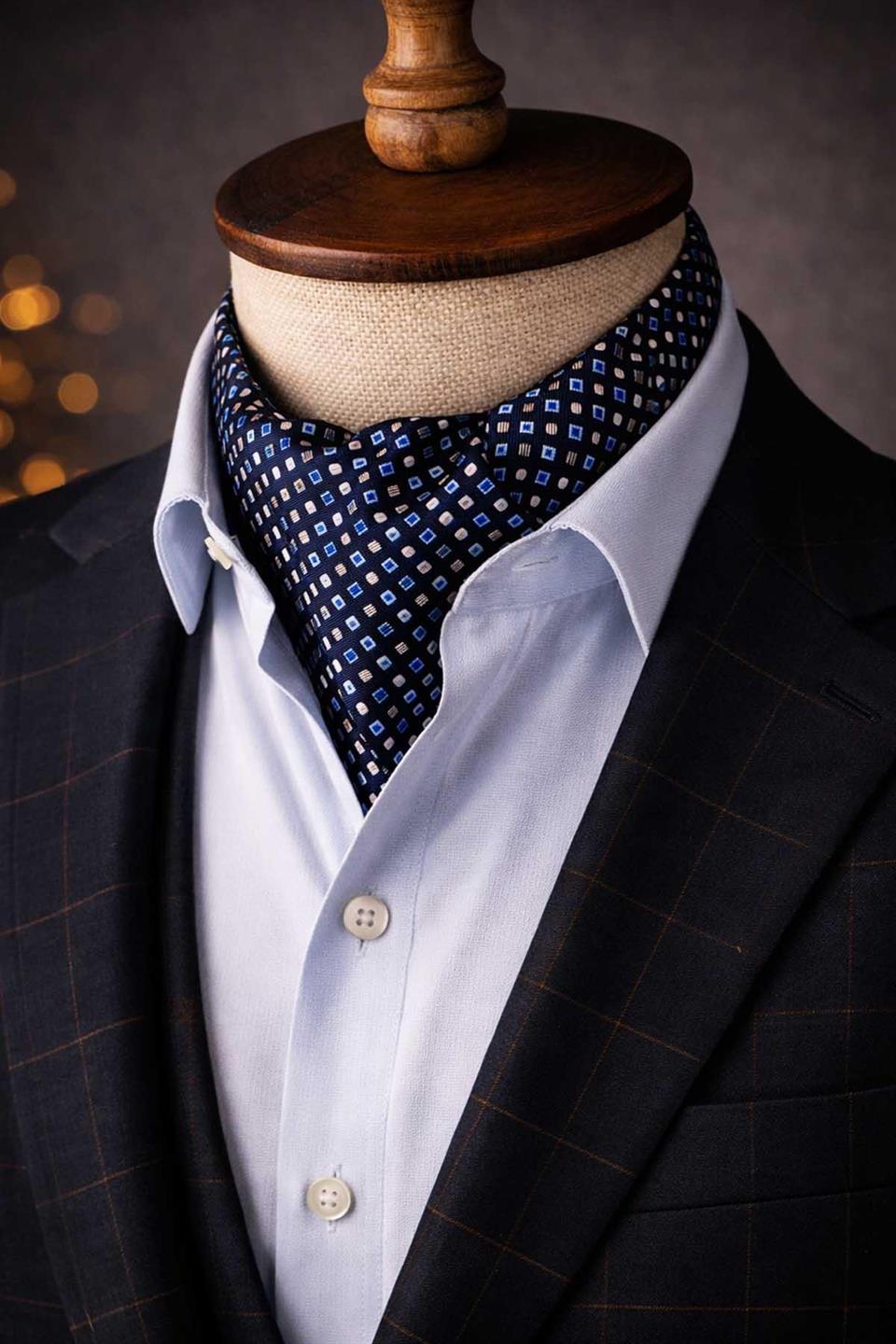 Küçük Desen Koyu Lacivert İtalyan İpek Ascot Kravat SAC36