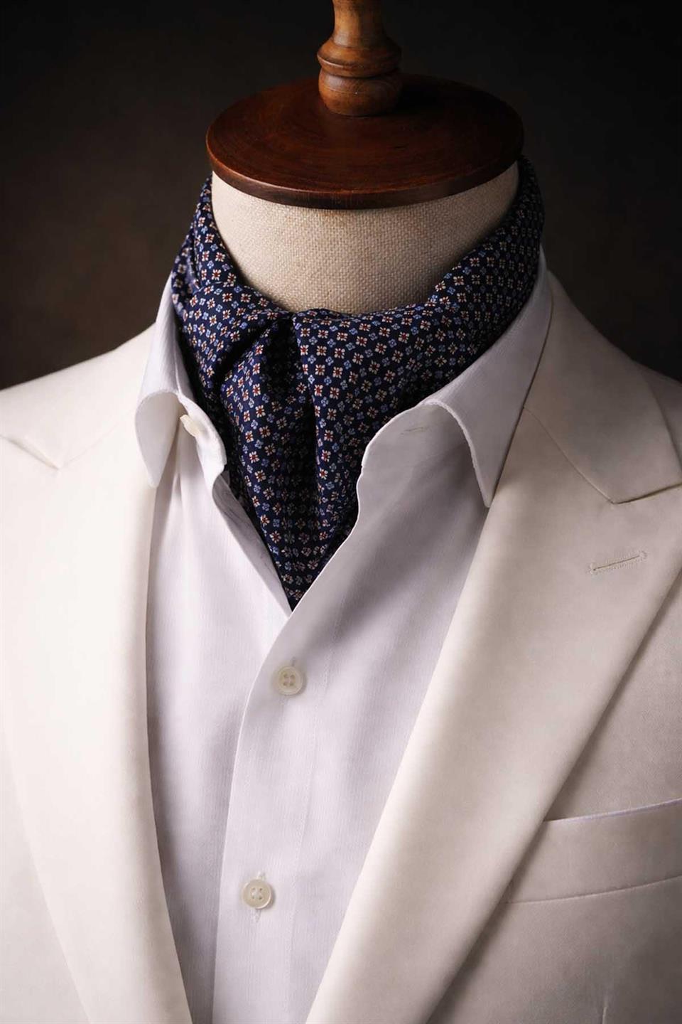 Küçük Desen Lacivert İtalyan İpek Ascot Kravat SAC01