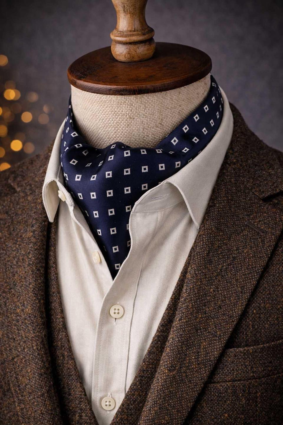 Küçük Desen Lacivert İtalyan İpek Ascot Kravat SAC46
