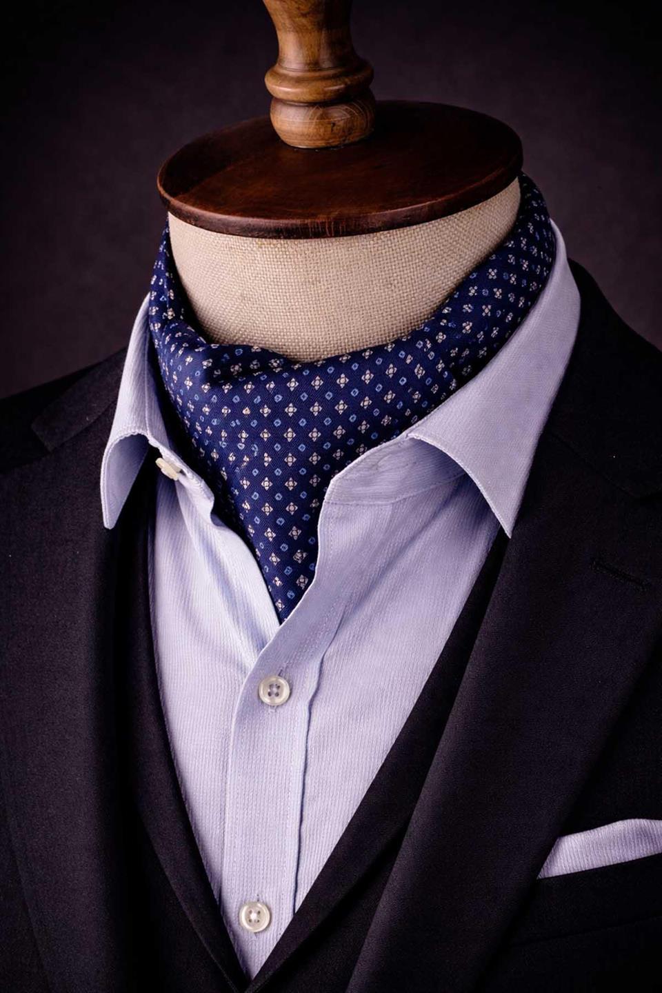 Küçük Desen Mavi İtalyan İpek Ascot Kravat SAC19