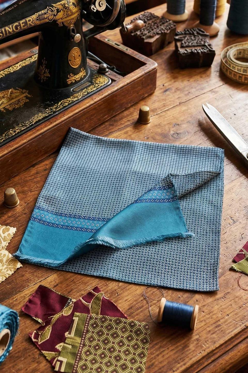 Küçük Desen Petrol Renk İtalyan İpek Ascot Kravat SAC06
