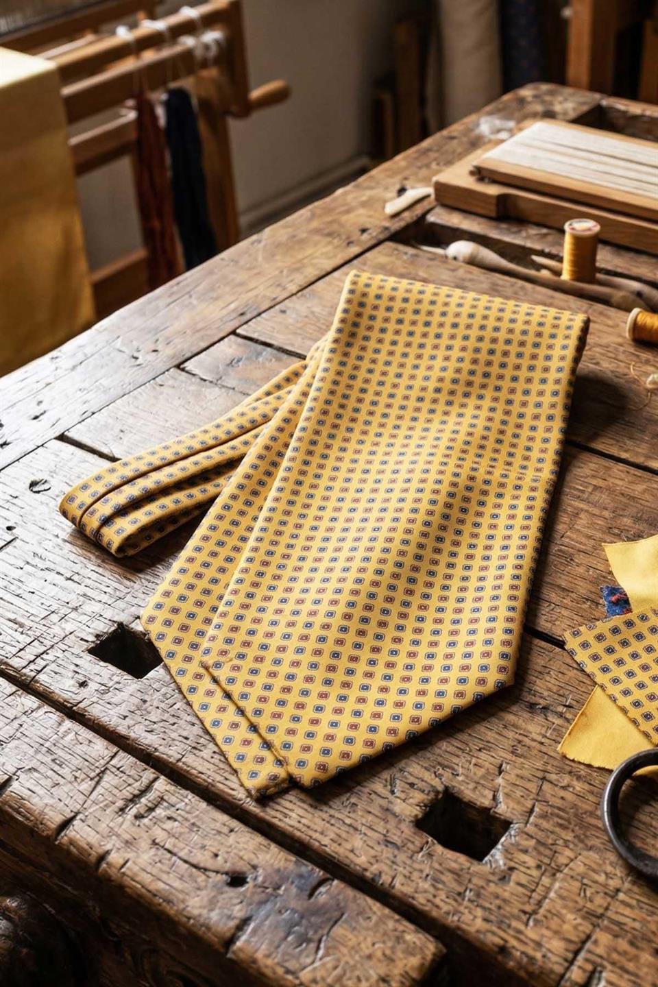 Küçük Desen Sarı İtalyan İpek Ascot Kravat SAC43