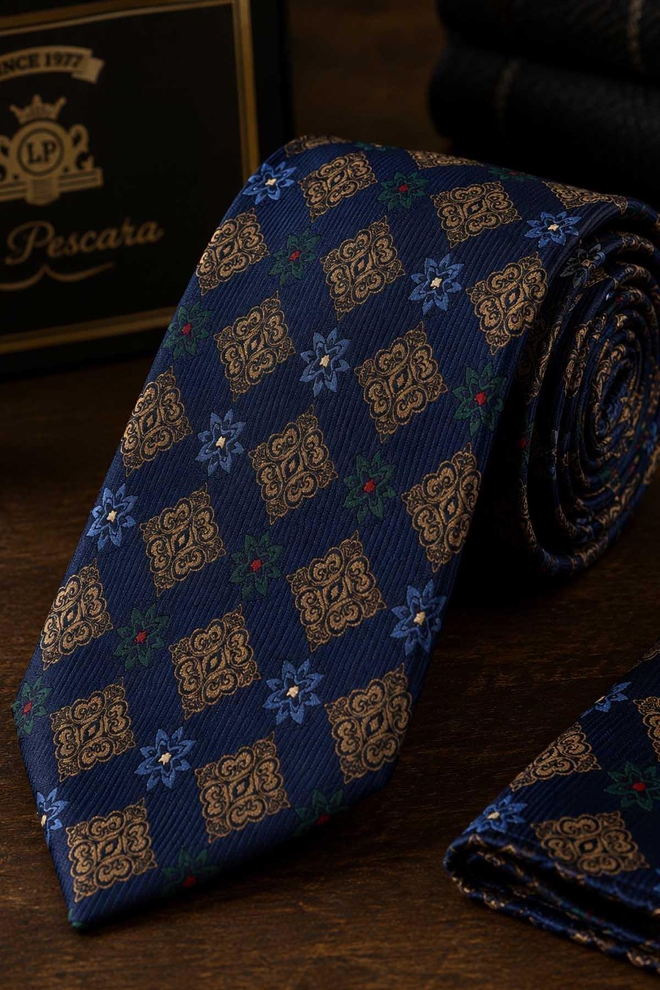 Lacivert Bej Motif Desen Mendilli Klasik Kravat KK13945
