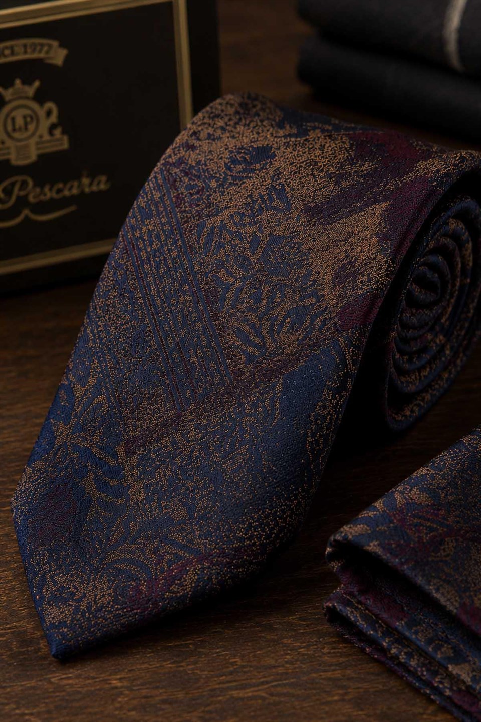 Lacivert Bordo Gold Motif Desen Mendilli Klasik Kravat KK13966