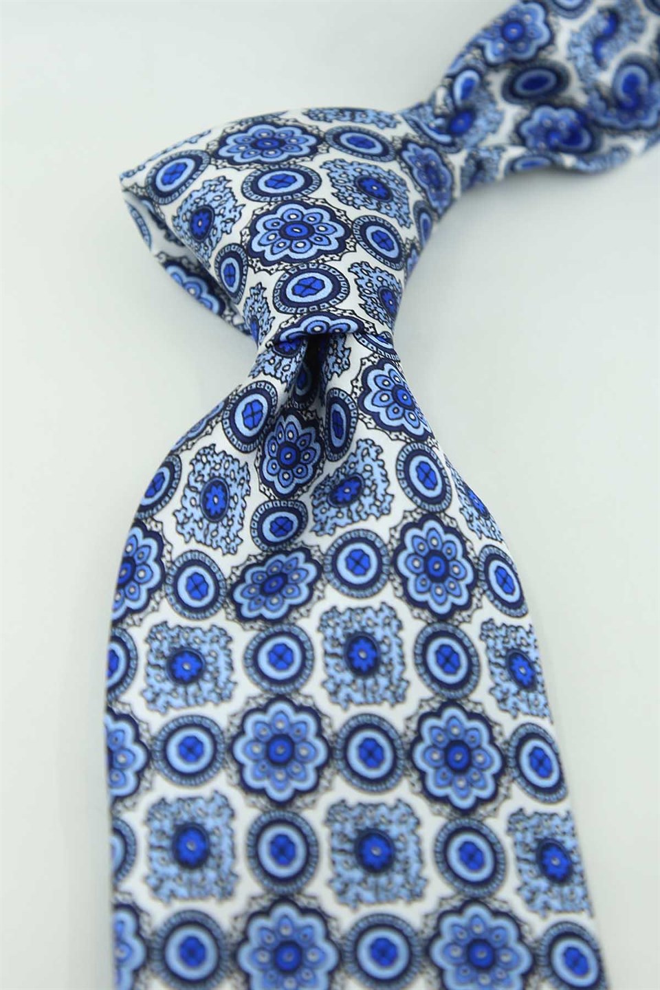 Mavi Beyaz Motif Desen İtalyan İpek Kravat İK2540