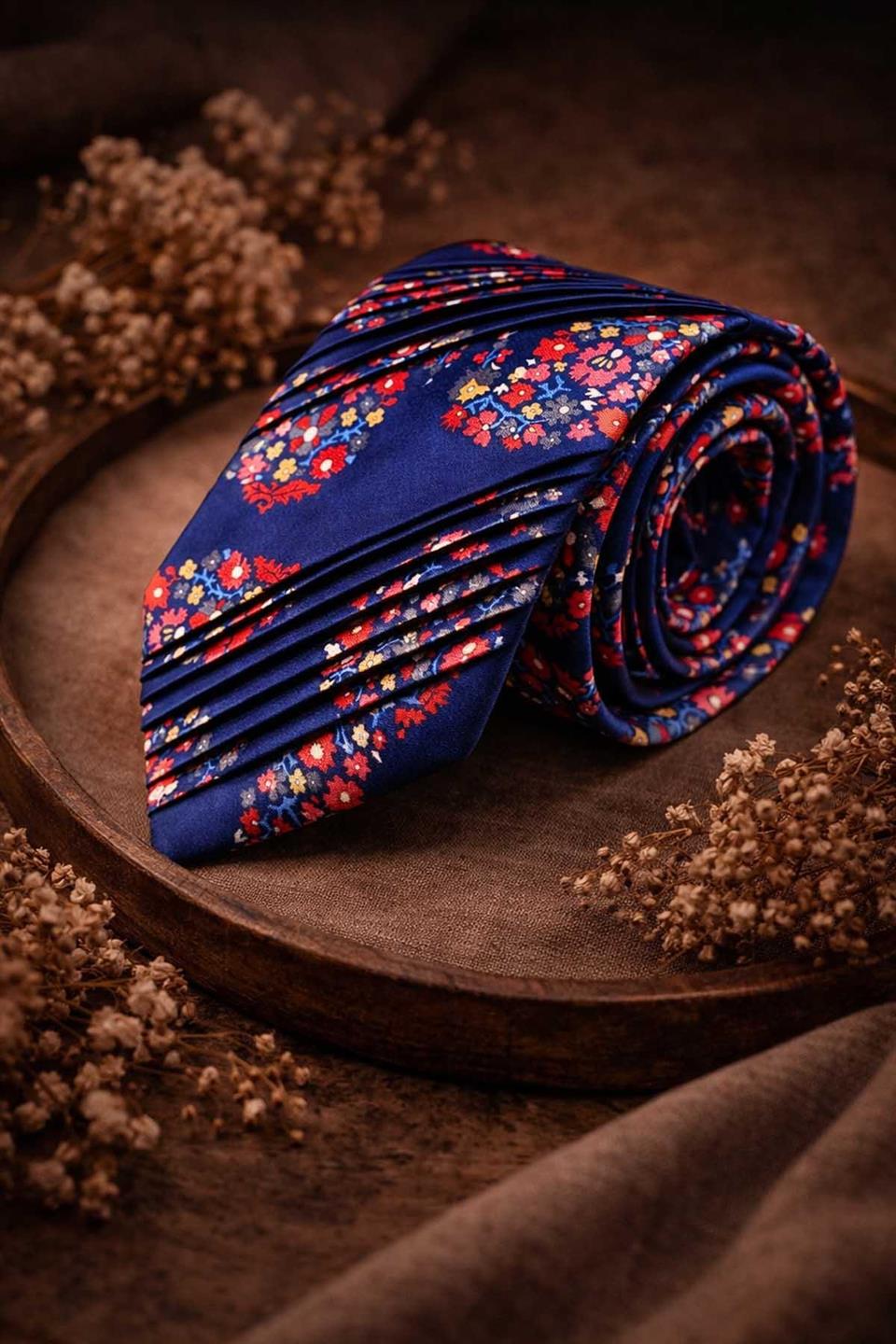 Mavi Çiçek Desen Piliseli İtalyan İpek Kravat EST200