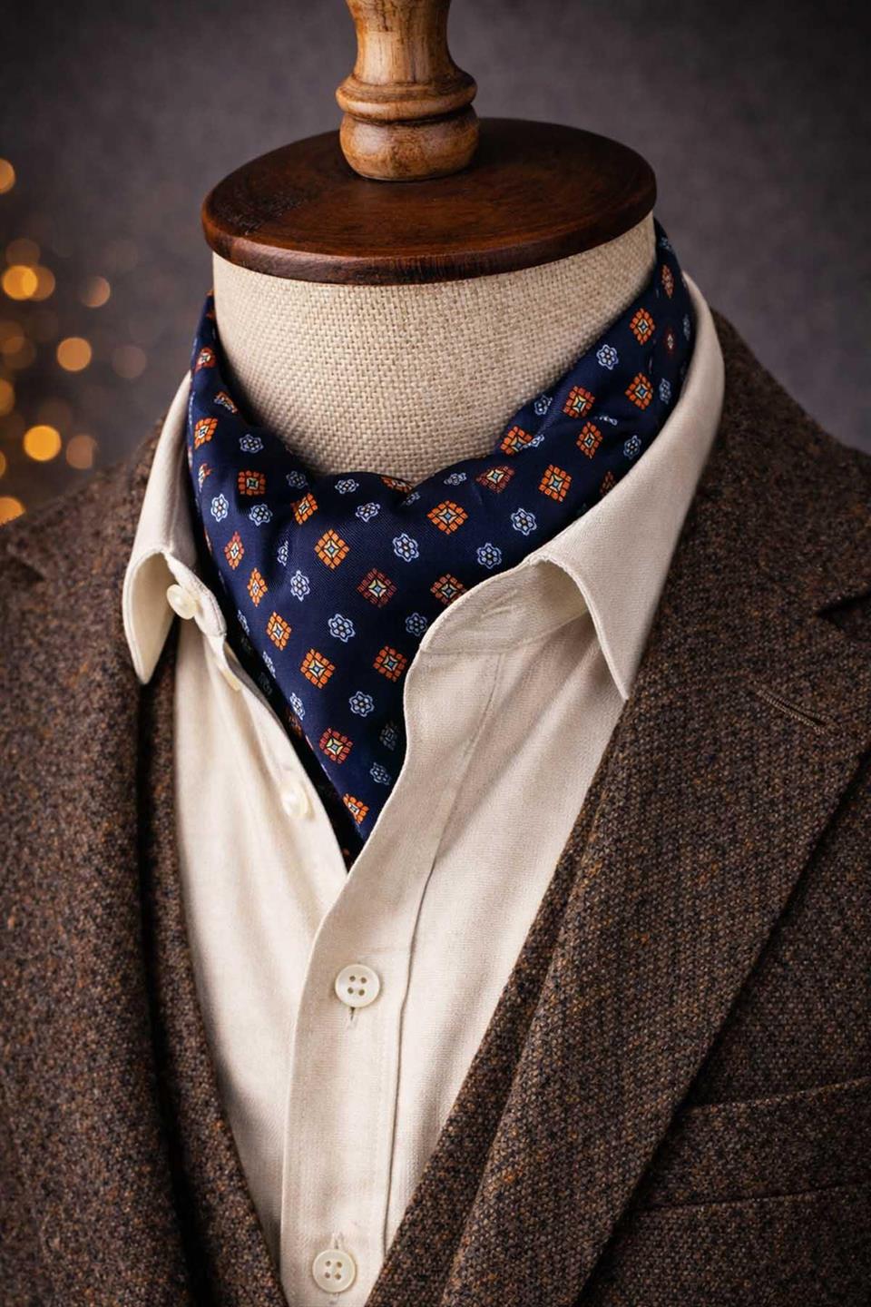 Motif Desen Lacivert İtalyan İpek Ascot Kravat SAC49