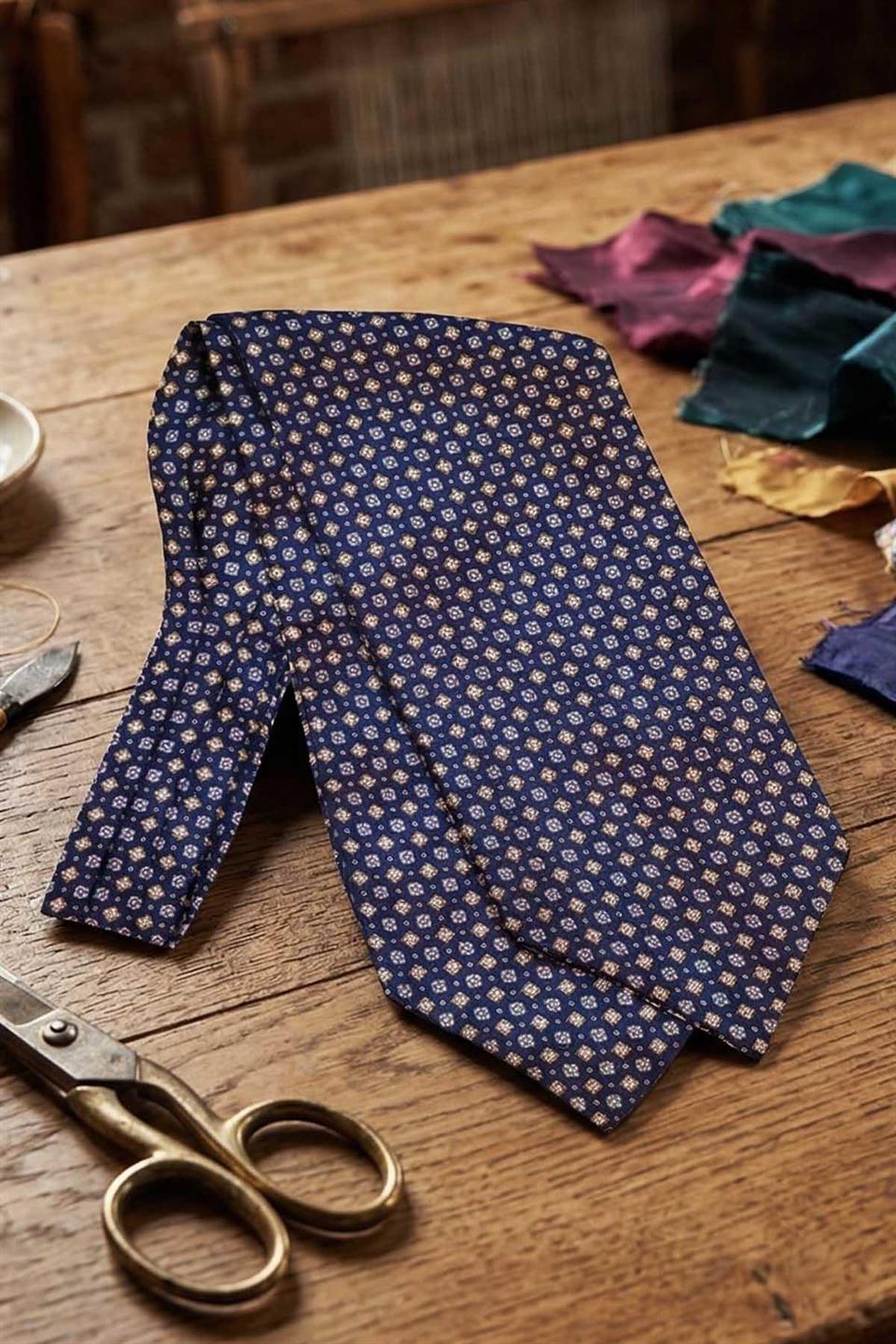 Motif Desen Lacivert İtalyan İpek Ascot Kravat SAC27