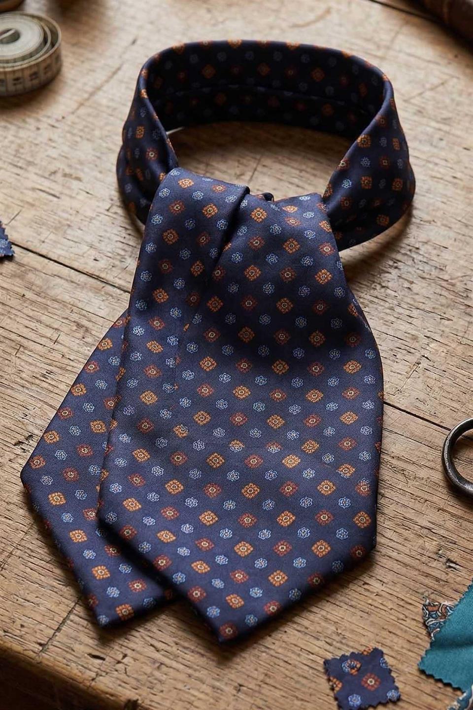 Motif Desen Lacivert İtalyan İpek Ascot Kravat SAC49