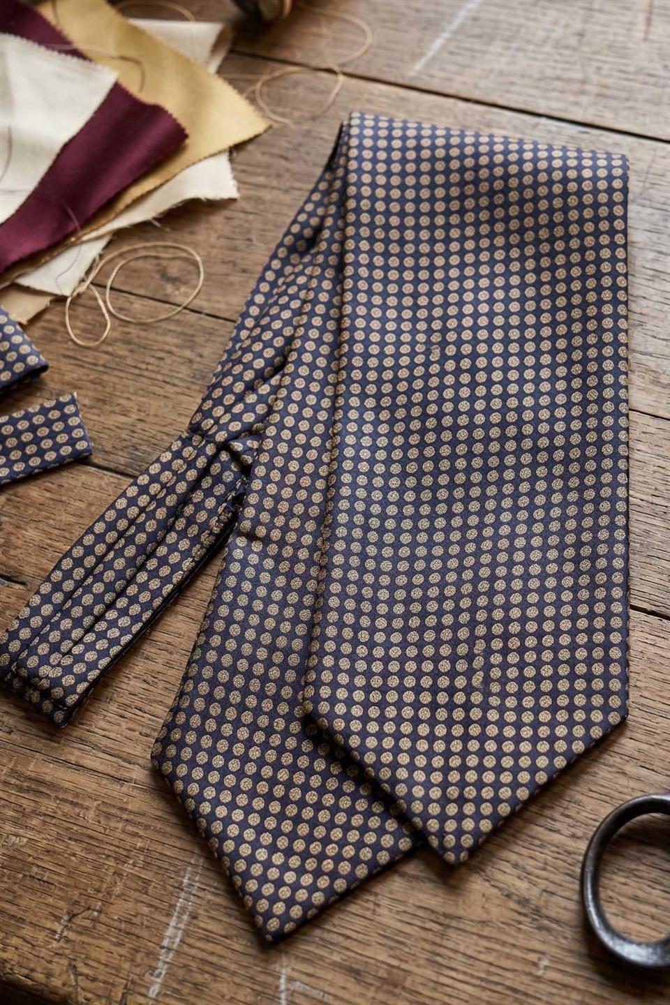 Motif Desen Lacivert İtalyan İpek Ascot Kravat SAC33