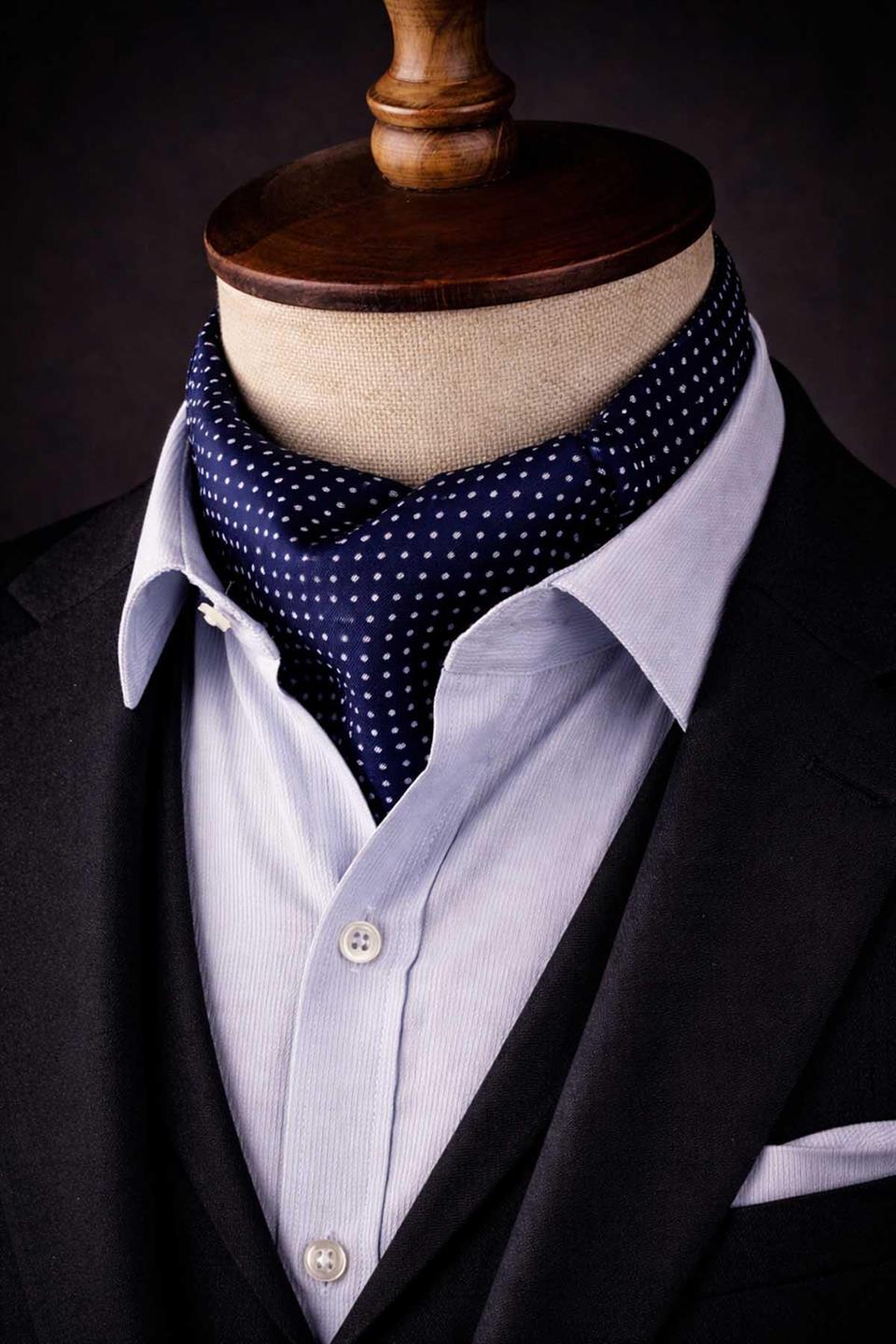 Puantiye Desen Lacivert İtalyan İpek Ascot Kravat SAC14