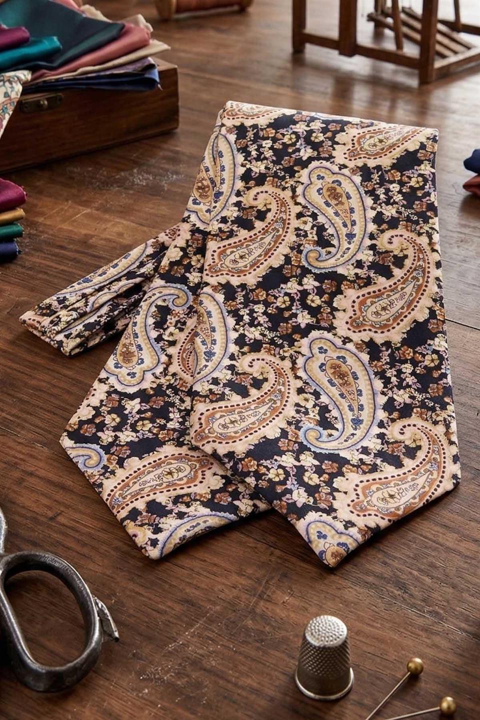 Şal - Çiçek Desenli Lacivert İtalyan İpek Ascot Kravat SAC17