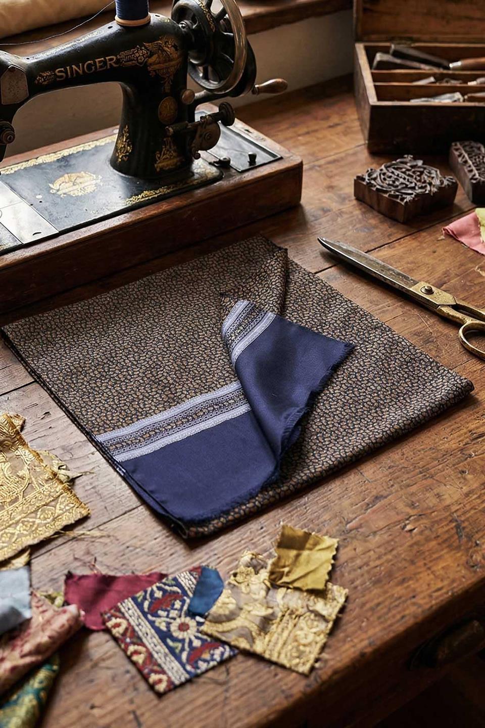 Şal Desen Lacivert - Sarı İtalyan İpek Ascot Kravat SAC07