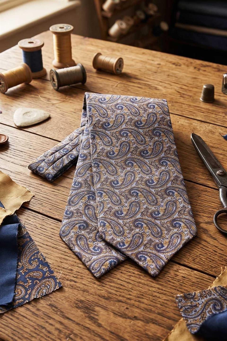 Şal Desen Mavi - Sarı İtalyan İpek Ascot Kravat SAC57