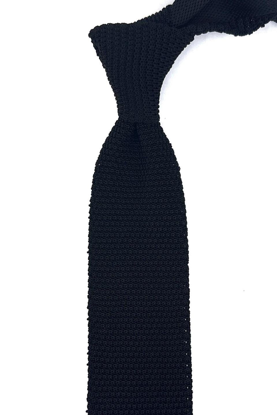 Siyah Düz Üçgen Örgü Kravat ÖR8319