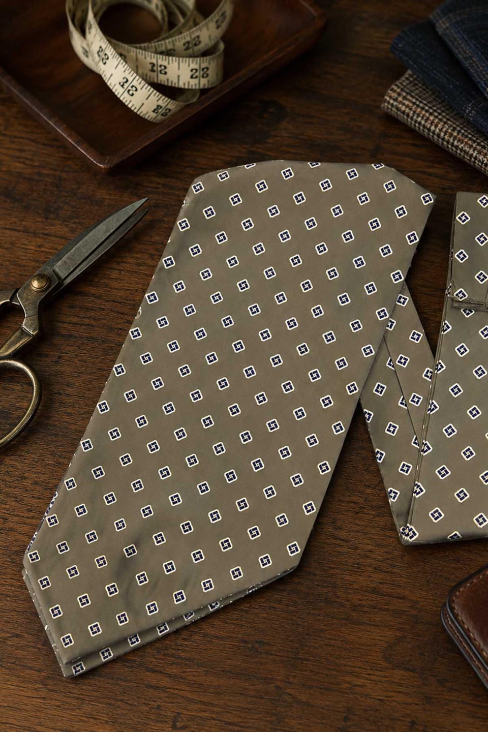 Vizon Küçük Desen Ascot Kravat K687