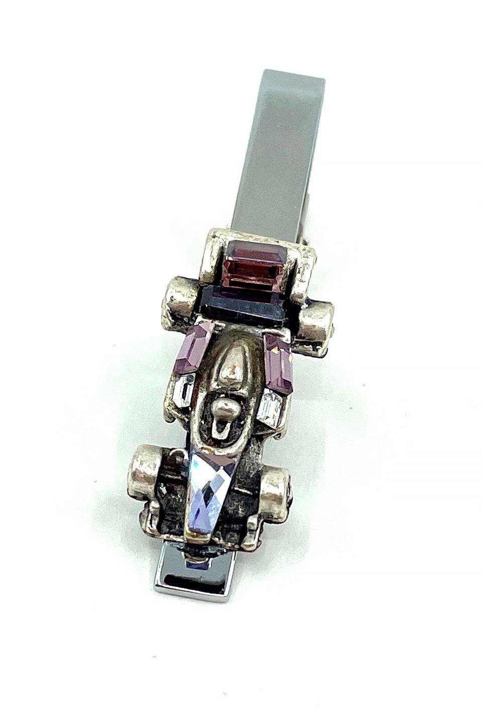 Yarış Arabası Motifli Lila Taşlı Kravat İğnesi KIY701