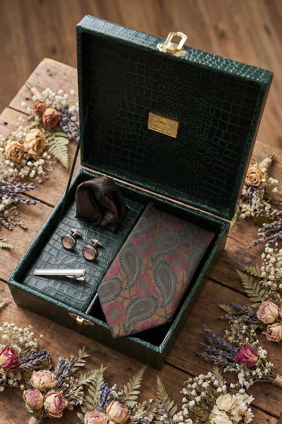 Yeşil Erkek Hediye Kutusu - Kravat Kol Düğmesi Kravat İğnesi KMK140