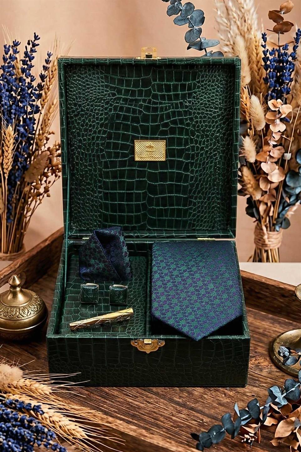 Yeşil Erkek Hediye Kutusu - Mendilli Kravat Kol Düğmesi Kravat İğnesi KMK88