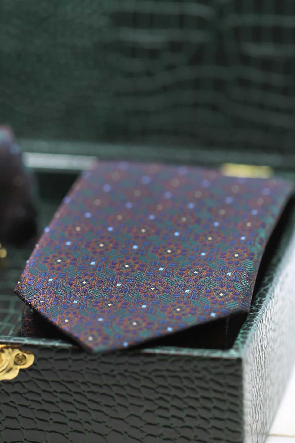 Yeşil Erkek Hediye Kutusu - Mendilli Kravat Kol Düğmesi Kravat İğnesi KMK110