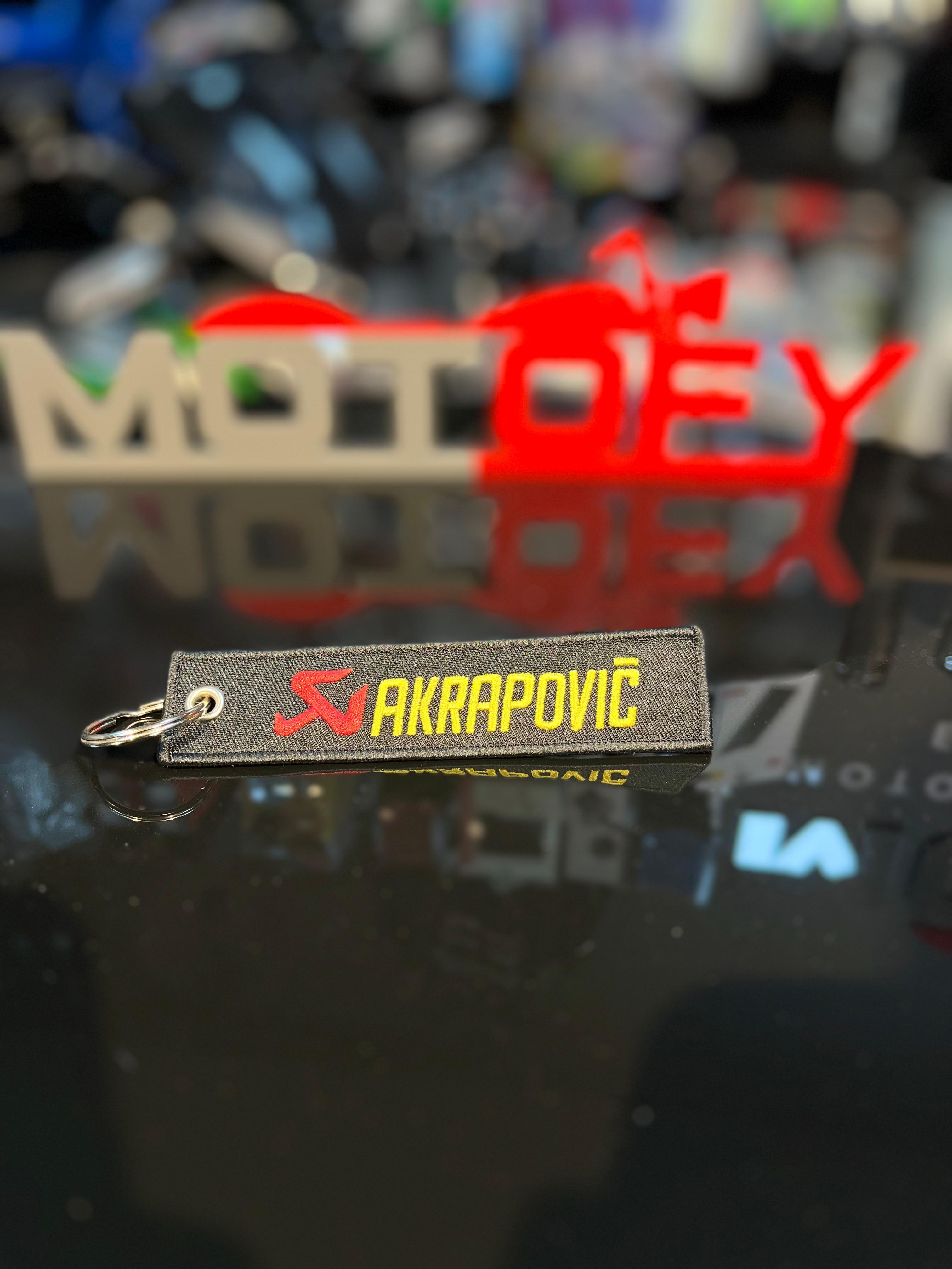 AKROPOVİC ÖRME KUMAŞ DOKUMA ANAHTARLIK