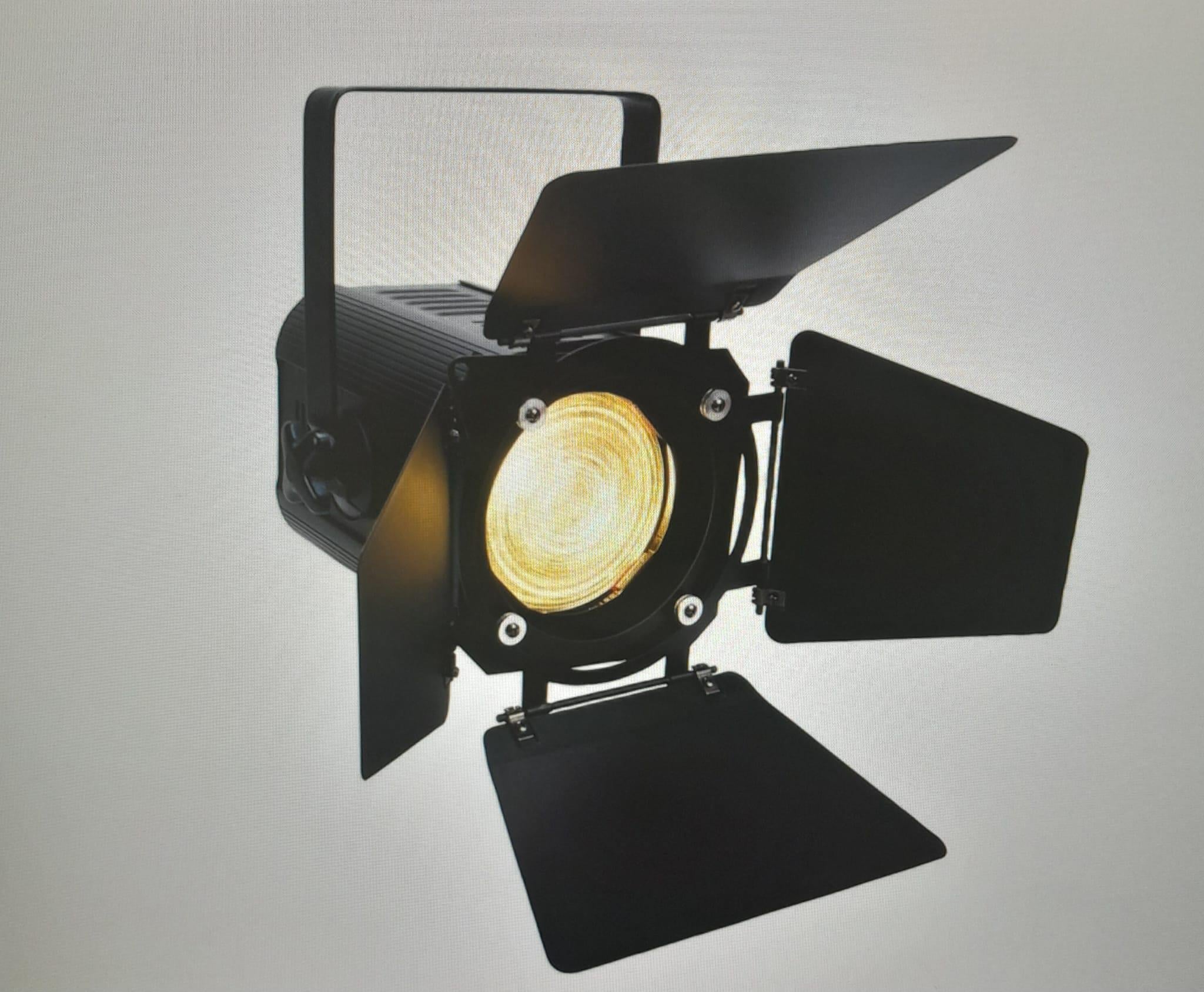 SSP COB FRESNEL-150 ZOOM Profesyonel Led Fresnel Tiyatro Spotu 150 Watt 3200K