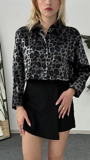  Parlak Dokulu Kemer Detaylı  Crop Gömlek Gri