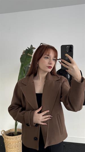 Astarlı Düğmeli Kısa Kaban Kahverengi