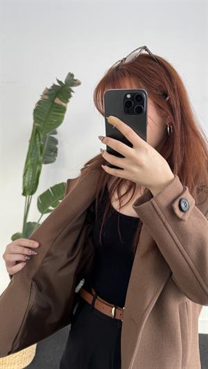 Astarlı Düğmeli Kısa Kaban Kahverengi