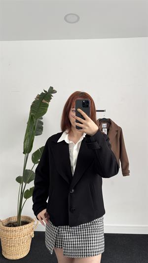 Astarlı Düğmeli Kısa Kaban Siyaah