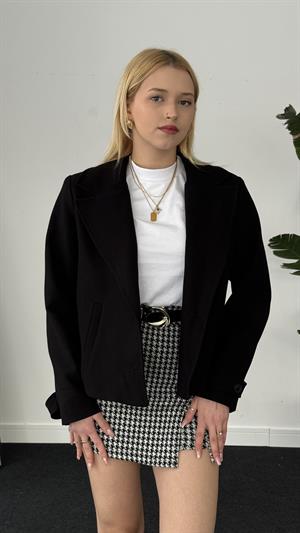 Astarlı Düğmeli Kısa Kaban Siyah