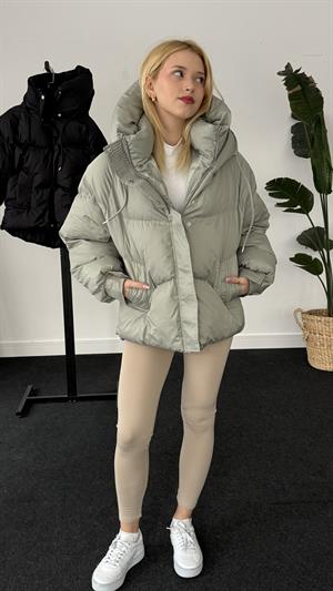 Astronot Kapüşon Çıt Detaylı Şişme Mont 