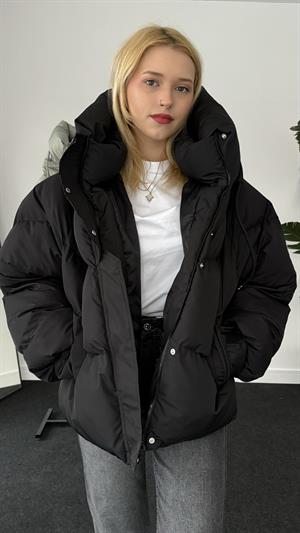 Astronot Kapüşon Çıt Detaylı Şişme Siyah