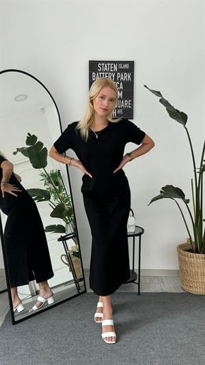 Bisiklet Yaka Modal Kumaş Yan Yırtmaçlı Elbise Siyah