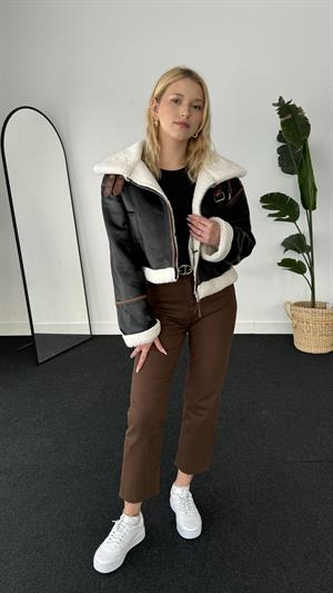 Biye Detay Kısa Lamine Ceket 