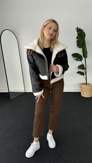 Biye Detay Kısa Lamine Ceket 